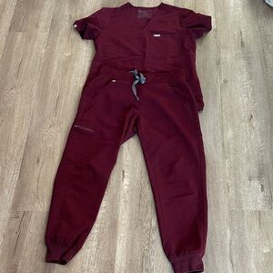 Figs Burgundy Women's Jogger Scrub Set